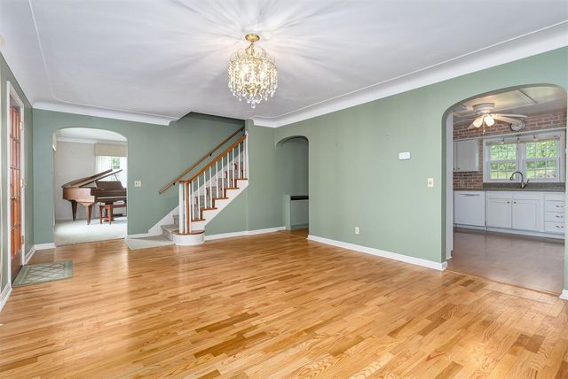 434 Crooked Lake Drive, Kalamazoo, MI 49009