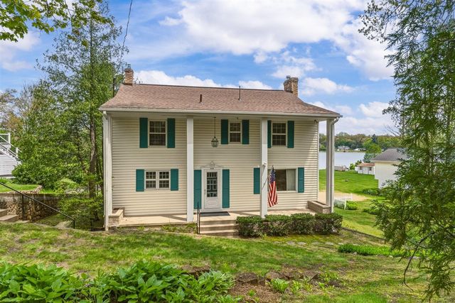 434 Crooked Lake Drive, Kalamazoo, MI 49009