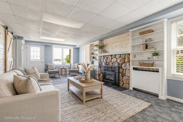 434 Crooked Lake Drive, Kalamazoo, MI 49009