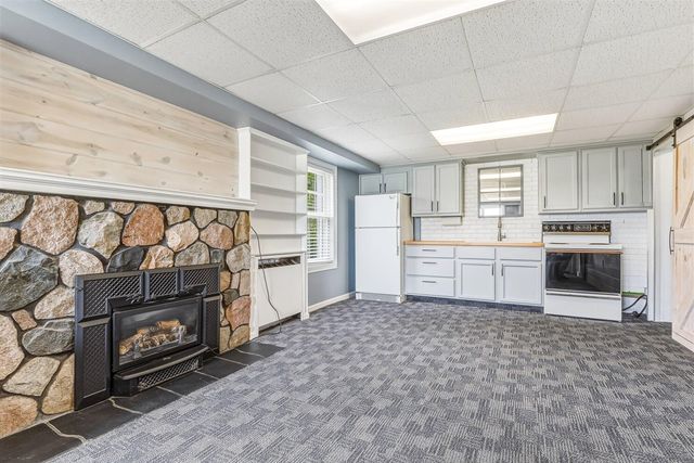434 Crooked Lake Drive, Kalamazoo, MI 49009
