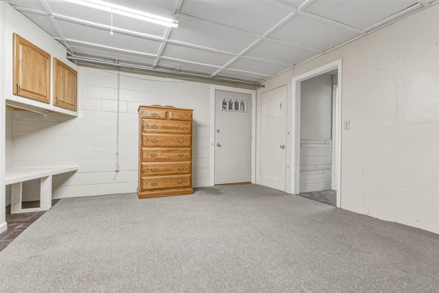 434 Crooked Lake Drive, Kalamazoo, MI 49009