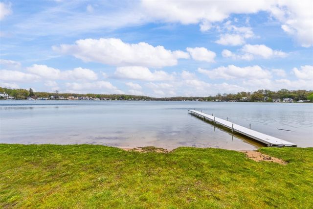 434 Crooked Lake Drive, Kalamazoo, MI 49009