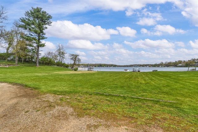434 Crooked Lake Drive, Kalamazoo, MI 49009