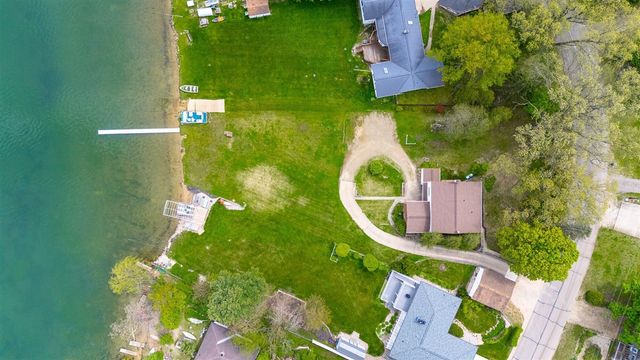 434 Crooked Lake Drive, Kalamazoo, MI 49009