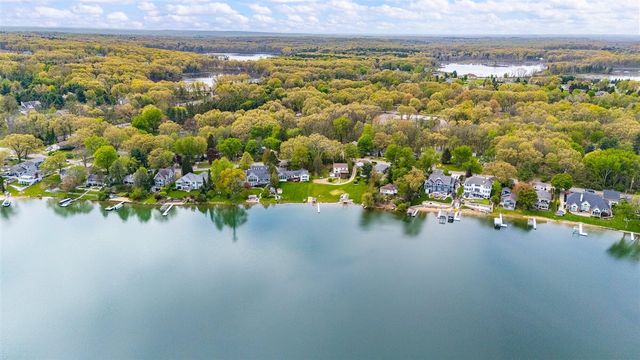 434 Crooked Lake Drive, Kalamazoo, MI 49009