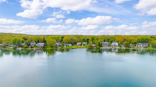434 Crooked Lake Drive, Kalamazoo, MI 49009