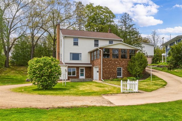 434 Crooked Lake Drive, Kalamazoo, MI 49009