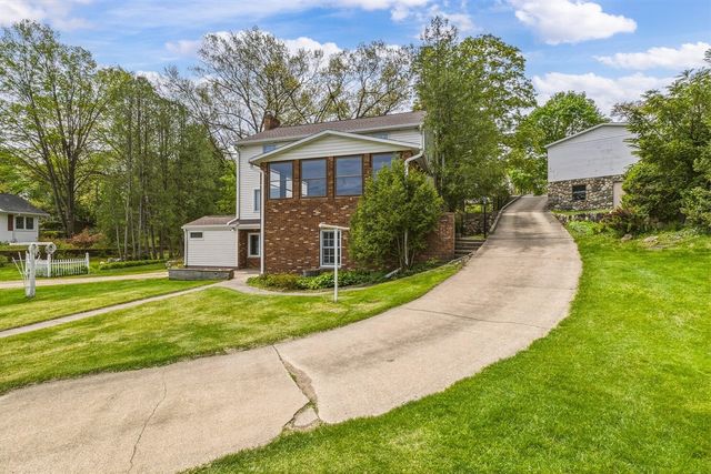 434 Crooked Lake Drive, Kalamazoo, MI 49009