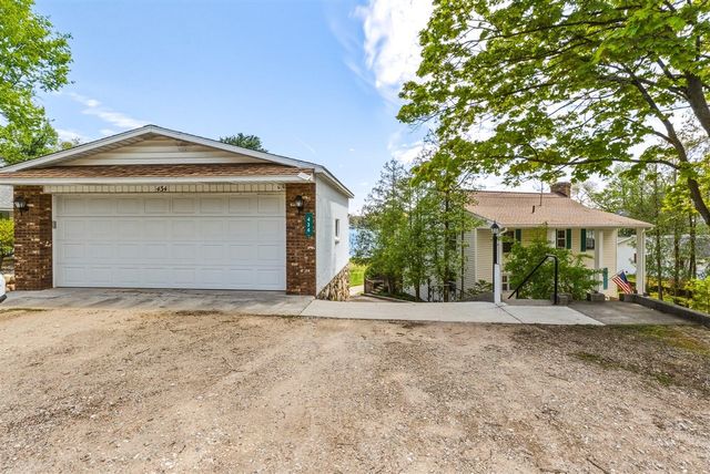 434 Crooked Lake Drive, Kalamazoo, MI 49009