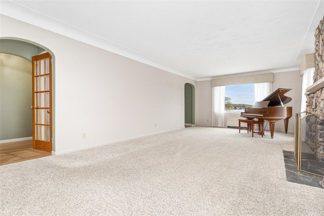 434 Crooked Lake Drive, Kalamazoo, MI 49009