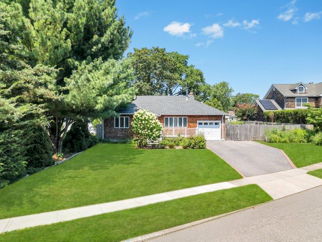 57 Clinton Street, Babylon, NY 11702