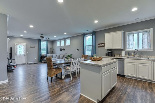 11883 Trottingham Cir, Louisville, KY 40299