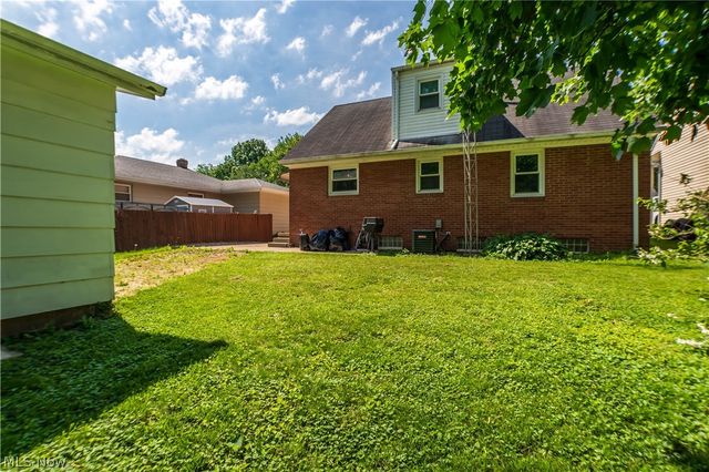 1703 41st Street NW, Canton, OH 44709