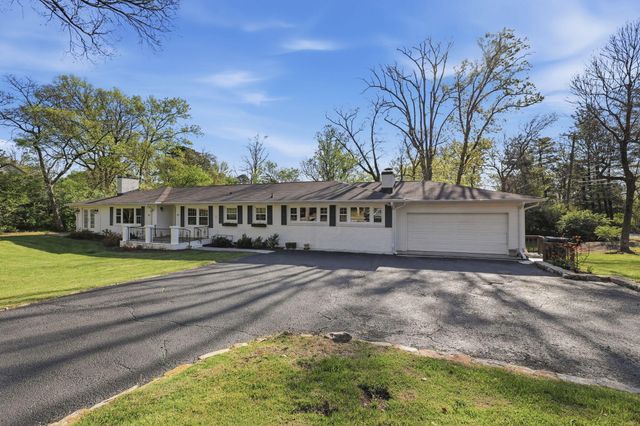 1217 Peter Pan Road, Lookout Mountain, GA 30750