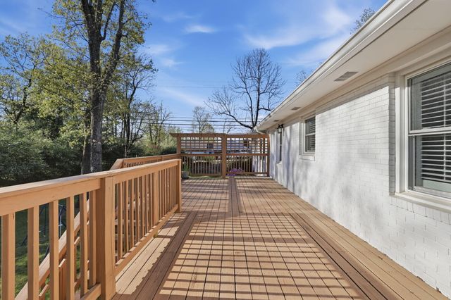 1217 Peter Pan Road, Lookout Mountain, GA 30750