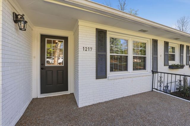 1217 Peter Pan Road, Lookout Mountain, GA 30750