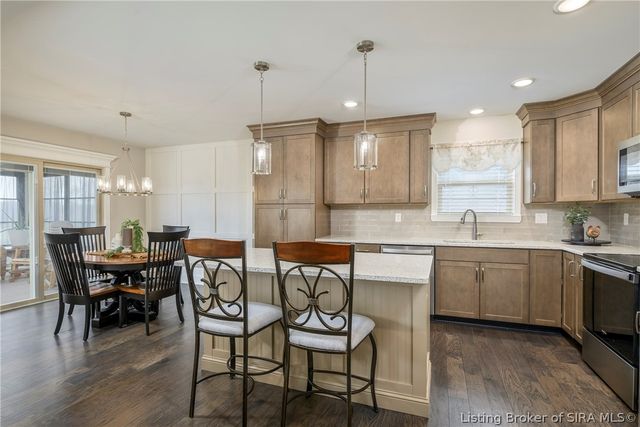 1729 Champions Pointe Parkway, Henryville, IN 47126