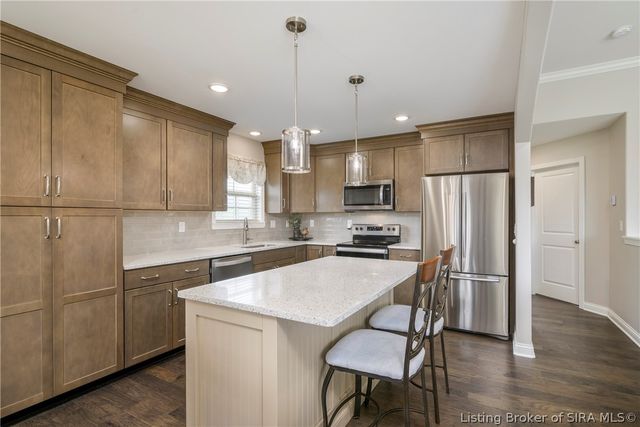 1729 Champions Pointe Parkway, Henryville, IN 47126