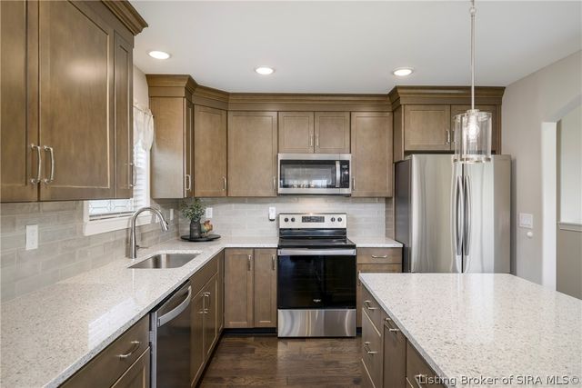 1729 Champions Pointe Parkway, Henryville, IN 47126