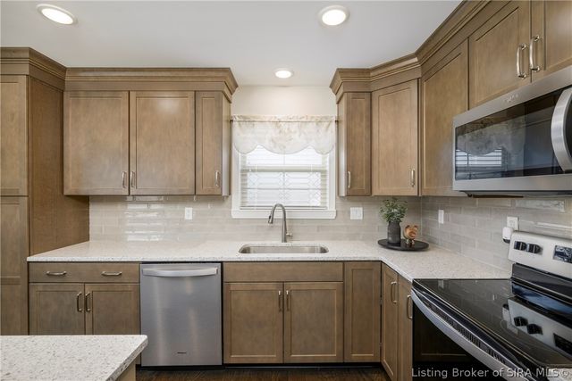 1729 Champions Pointe Parkway, Henryville, IN 47126