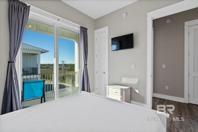 435 E 2nd Avenue F, Gulf Shores, AL 36542