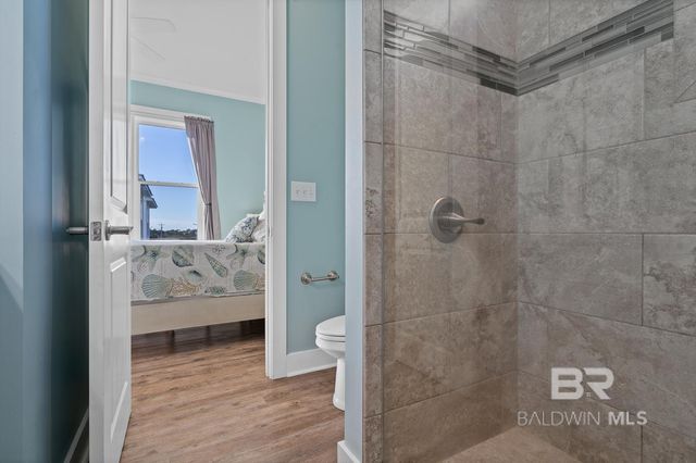 435 E 2nd Avenue F, Gulf Shores, AL 36542