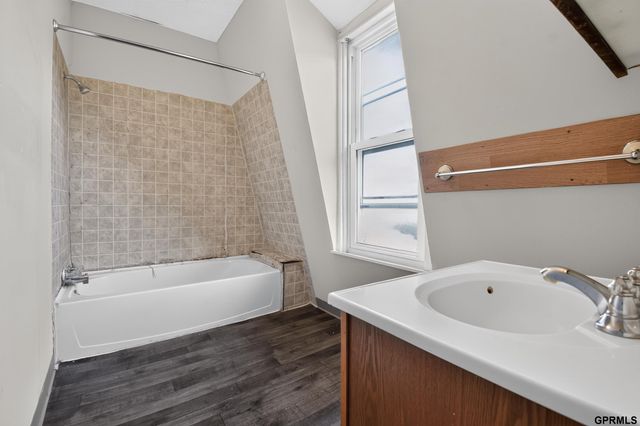 624 N 41st Street, Omaha, NE 68131