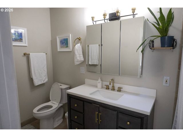 1960 W 25TH Ave, Eugene, OR 97405