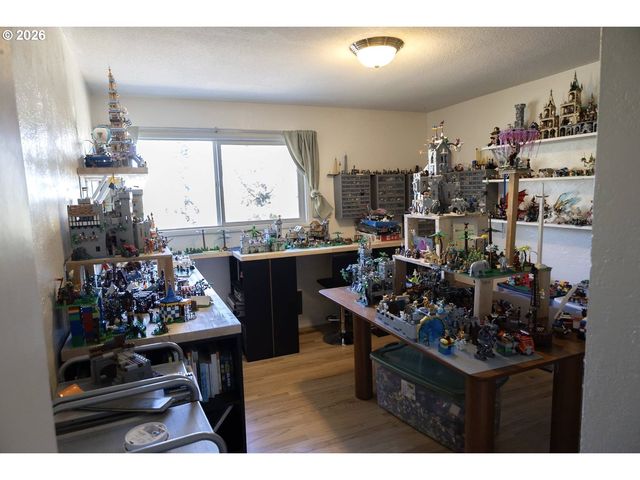 1960 W 25TH Ave, Eugene, OR 97405