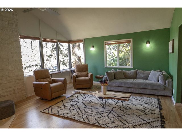 1960 W 25TH Ave, Eugene, OR 97405