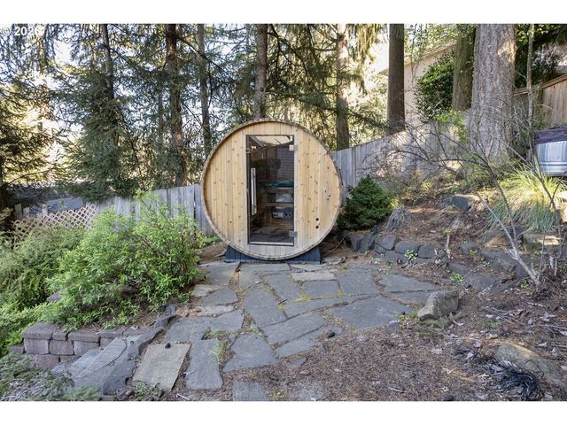 1960 W 25TH Ave, Eugene, OR 97405