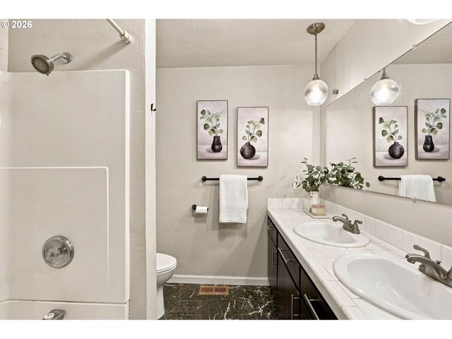 1960 W 25TH Ave, Eugene, OR 97405