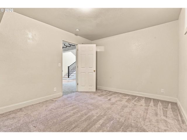 1960 W 25TH Ave, Eugene, OR 97405