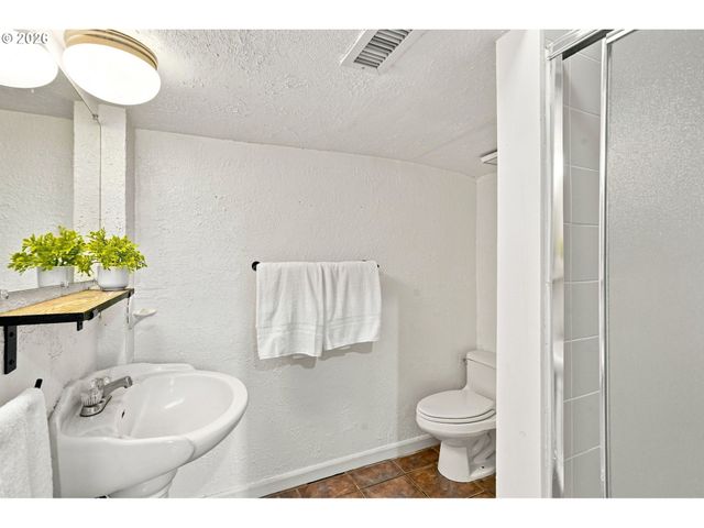 1960 W 25TH Ave, Eugene, OR 97405