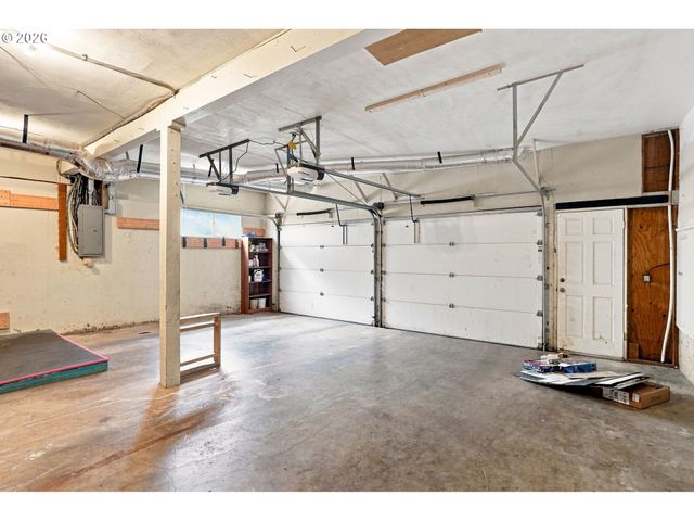 1960 W 25TH Ave, Eugene, OR 97405