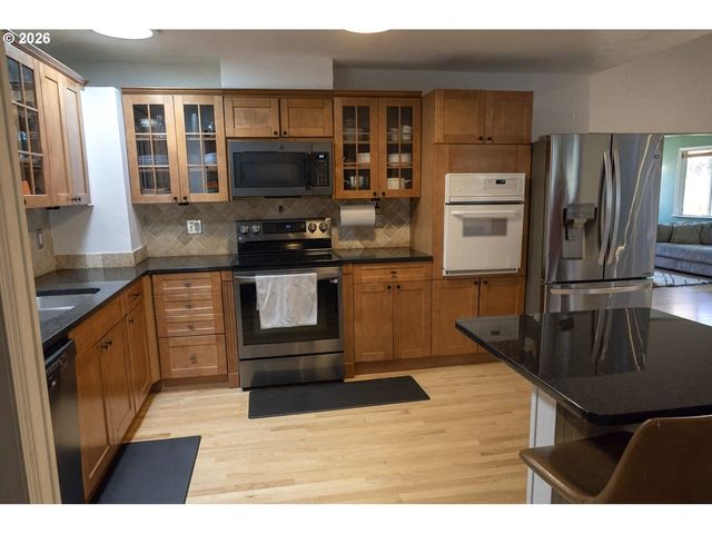 1960 W 25TH Ave, Eugene, OR 97405