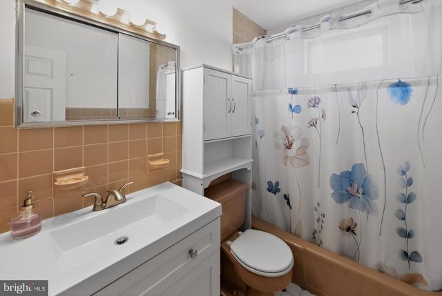 1712 ORCHARD AVE, Folsom, PA 19033