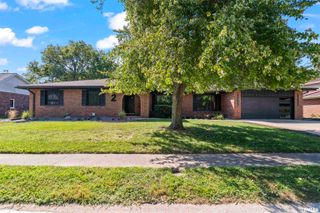 2 Beacon Ridge Drive, Springfield, IL 62711