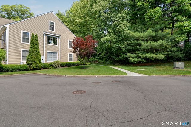 56 Portland Avenue 9, Redding, CT 06896