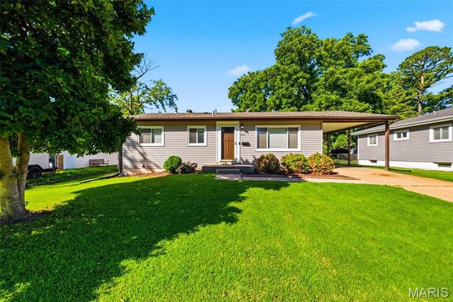 808 Lightwood Drive, Hazelwood, MO 63042