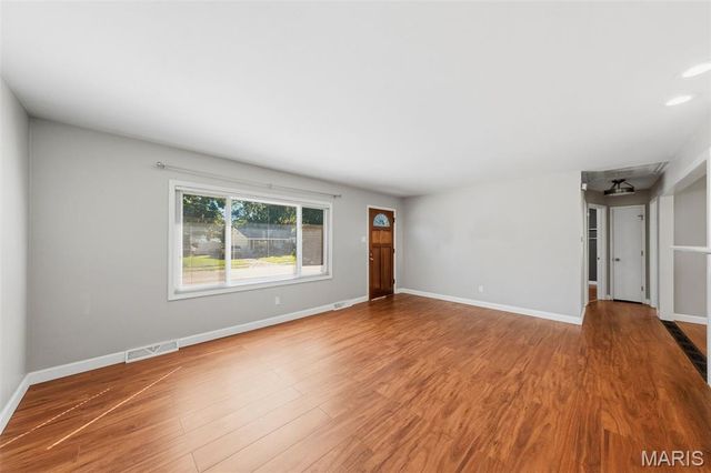 808 Lightwood Drive, Hazelwood, MO 63042