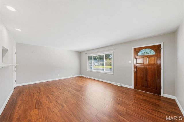 808 Lightwood Drive, Hazelwood, MO 63042