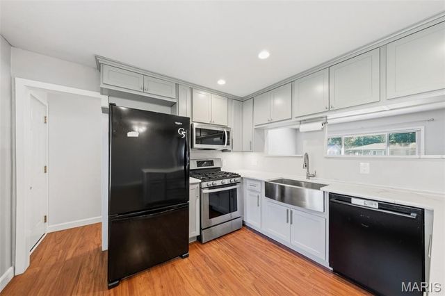 808 Lightwood Drive, Hazelwood, MO 63042