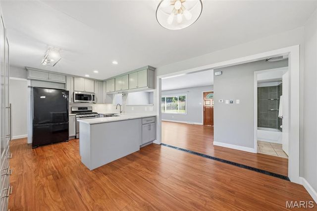 808 Lightwood Drive, Hazelwood, MO 63042