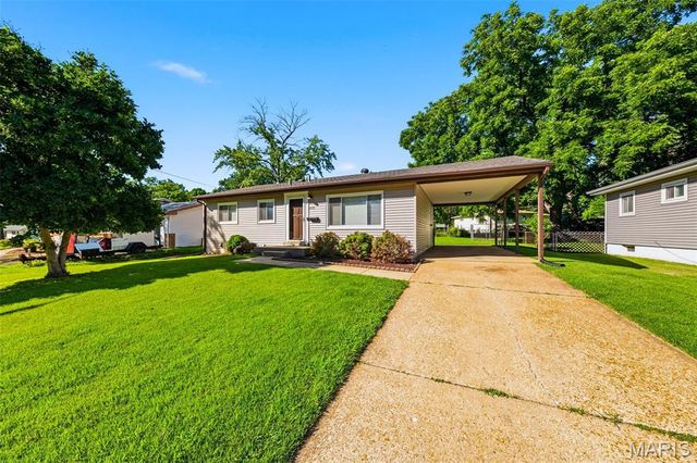 808 Lightwood Drive, Hazelwood, MO 63042