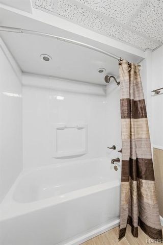 808 Lightwood Drive, Hazelwood, MO 63042