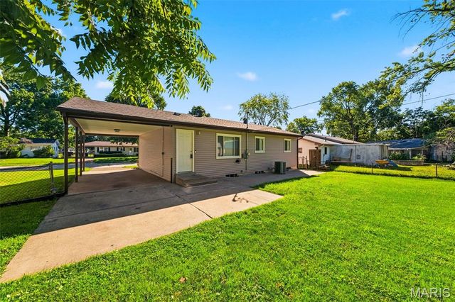 808 Lightwood Drive, Hazelwood, MO 63042