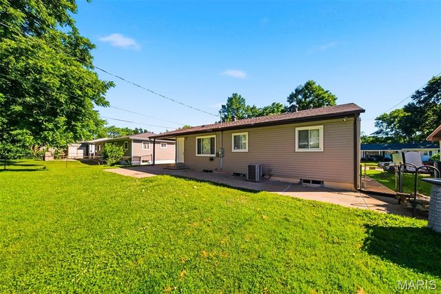 808 Lightwood Drive, Hazelwood, MO 63042