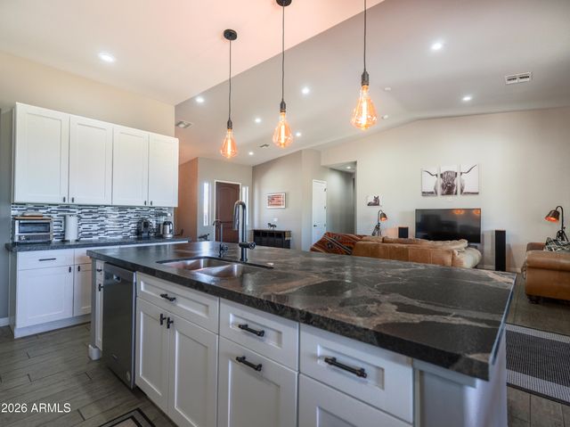 40130 N 7TH Street, Phoenix, AZ 85086