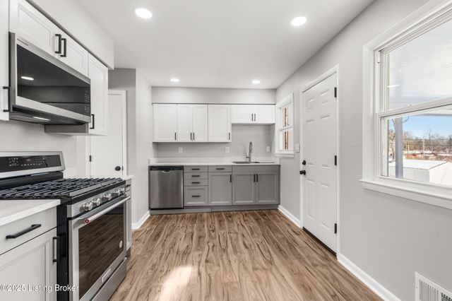 3607 Saint Edwards Dr, Jeffersontown, KY 40299